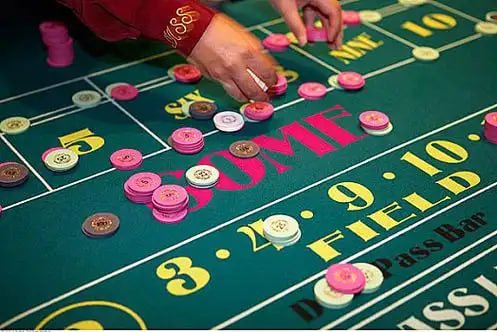 Tampilan pemain sedang bermain slot dan live dealer di asahan88